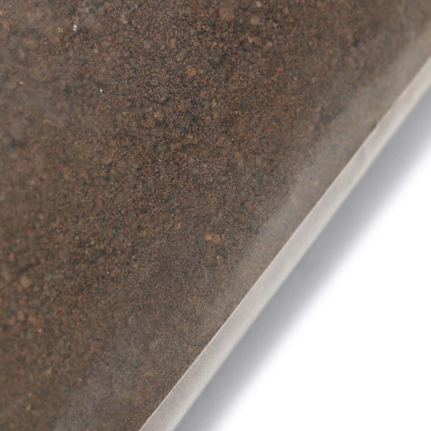 敷くだけで簡単に
雑草の発生を抑制！
固めない防草サラサラさん
２袋セット