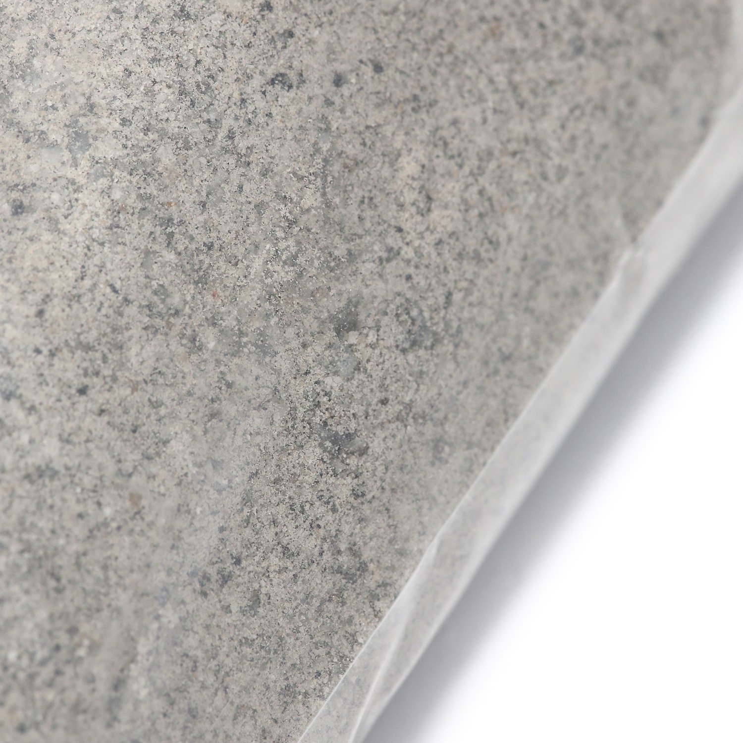 お好みの色を２つ選べる！
敷くだけで簡単に
雑草の発生を抑制！
固めない防草サラサラさん
４袋セット