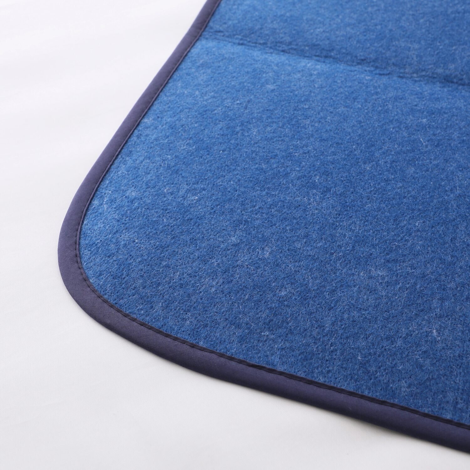 ｎｉｓｈｉｋａｗａ　西川 湿気をぐんぐん吸収！ 繰り返し使える 消臭・防ダニ除湿シート ＜クイーン＞ 