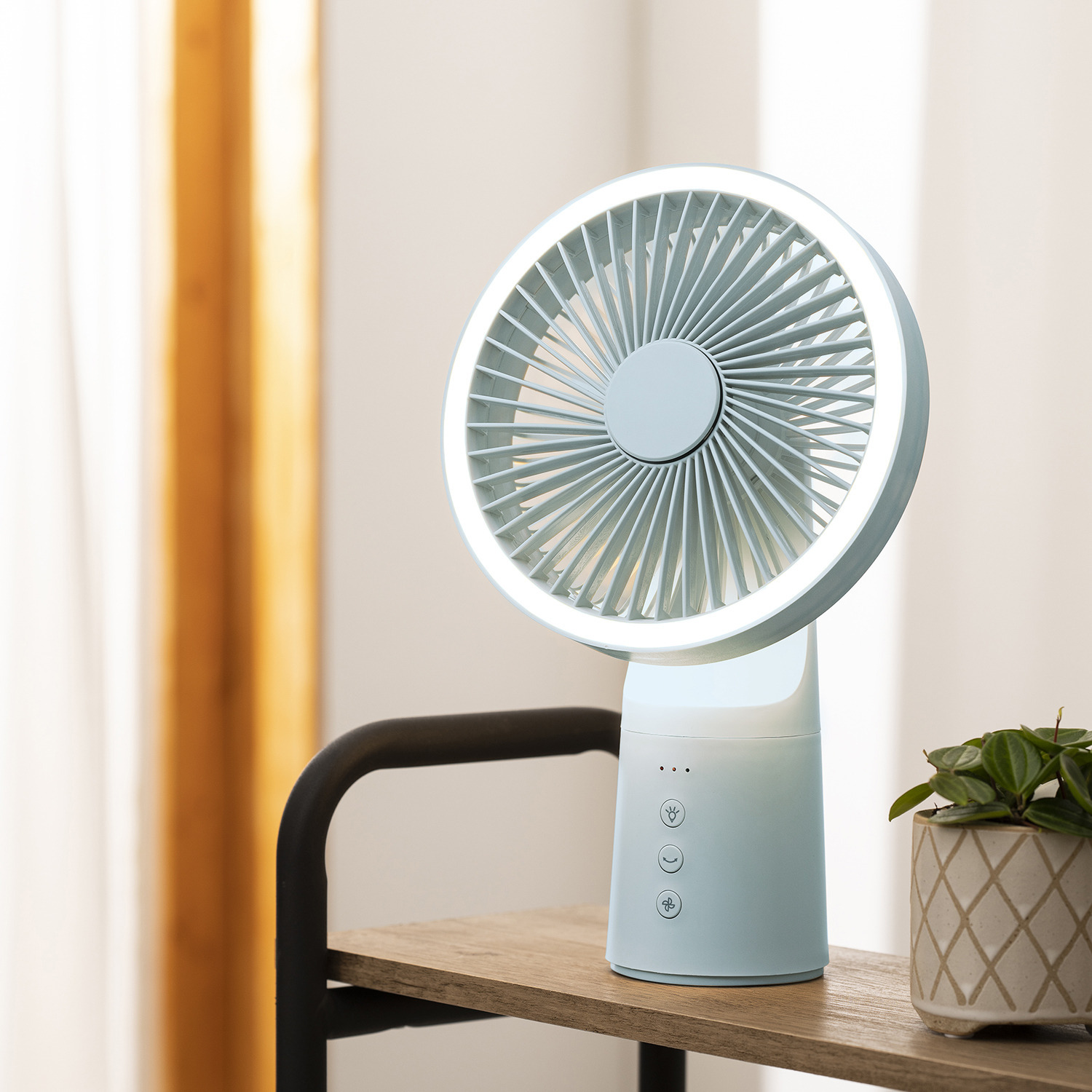 扇風機、ＬＥＤライト、モバイルバッテリー ３つの機能を融合！ 充電式　ＬＥＤ マルチポータブルファン ＤＦ−Ｔ２２３３