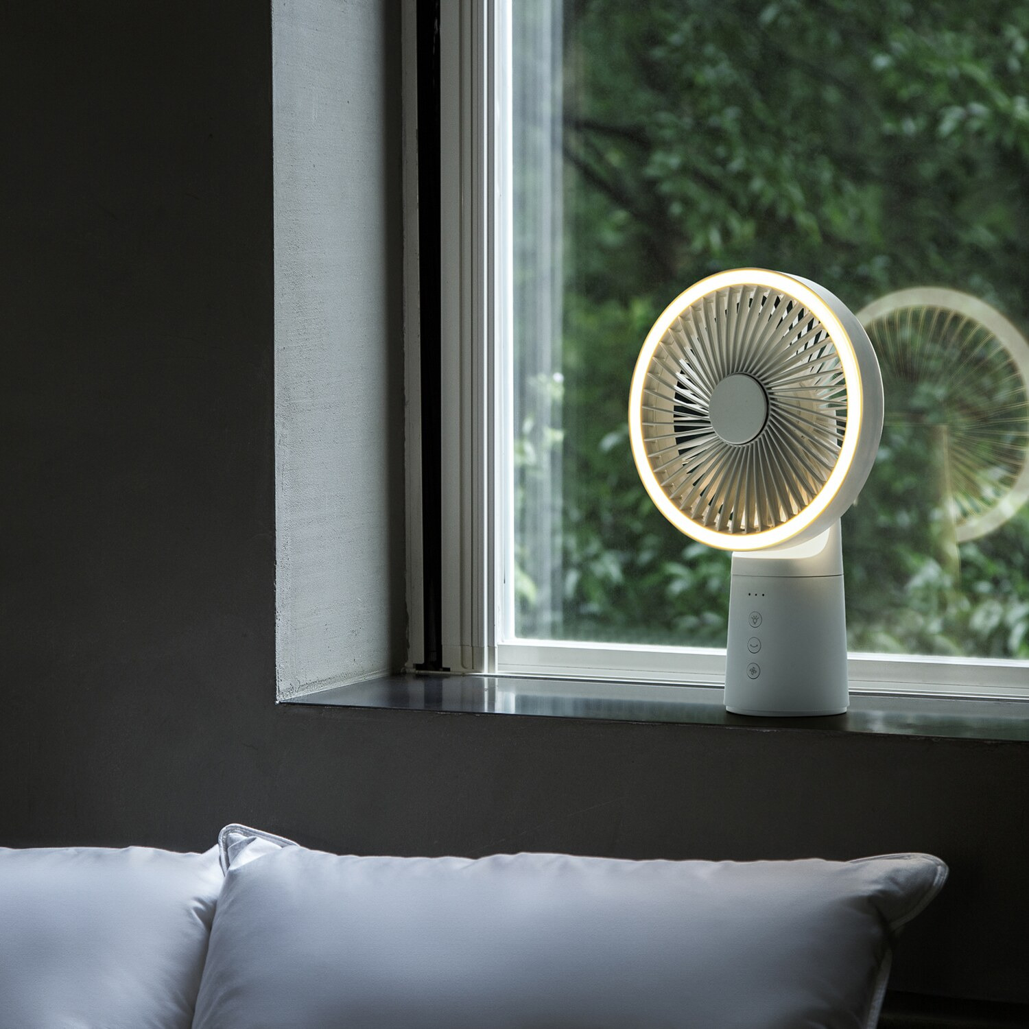 扇風機、ＬＥＤライト、モバイルバッテリー ３つの機能を融合！ 充電式　ＬＥＤ マルチポータブルファン ＤＦ−Ｔ２２３３