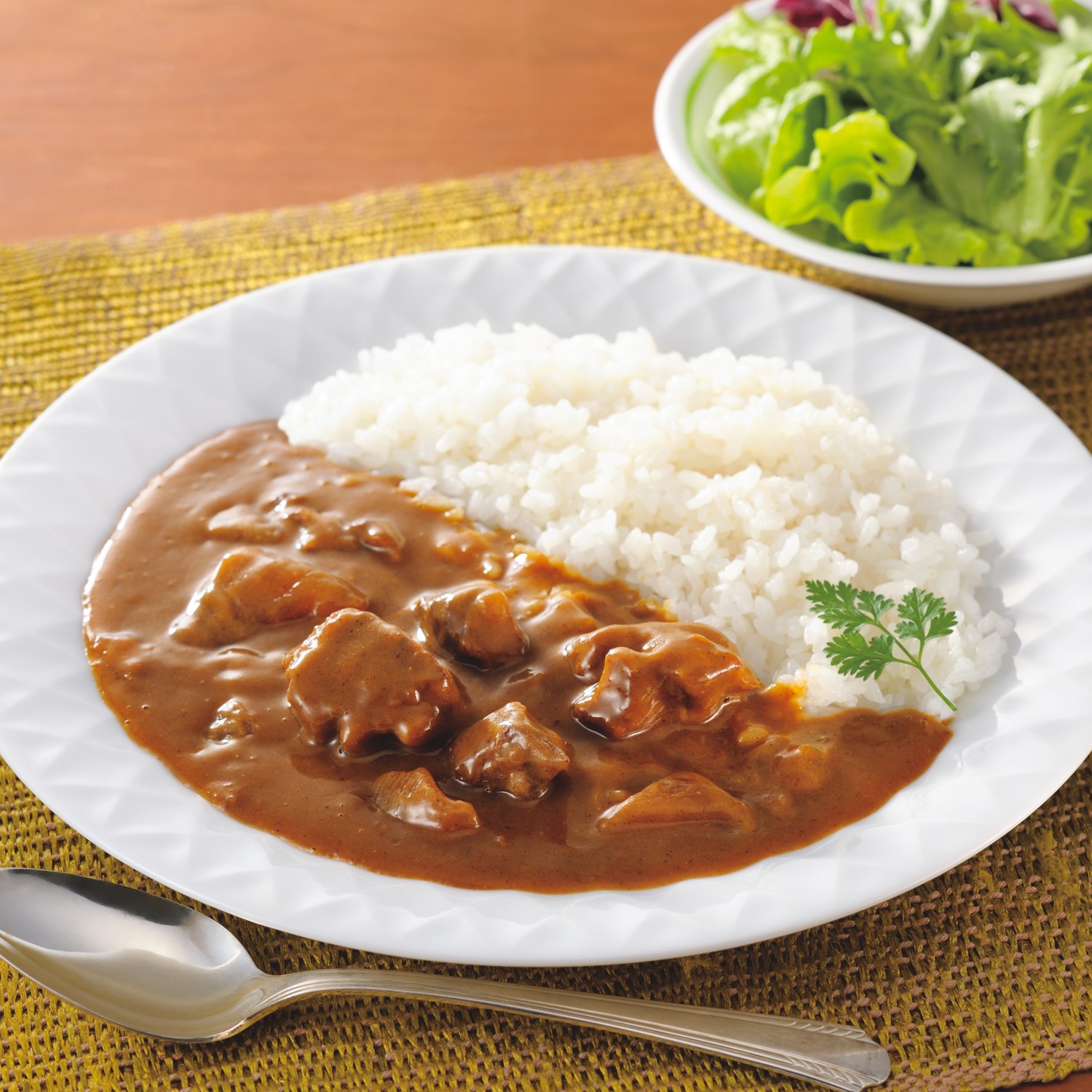 ＜４缶＞ キッチン飛騨 飛騨牛と淡路島産玉ねぎの 旨みとろけるカレー