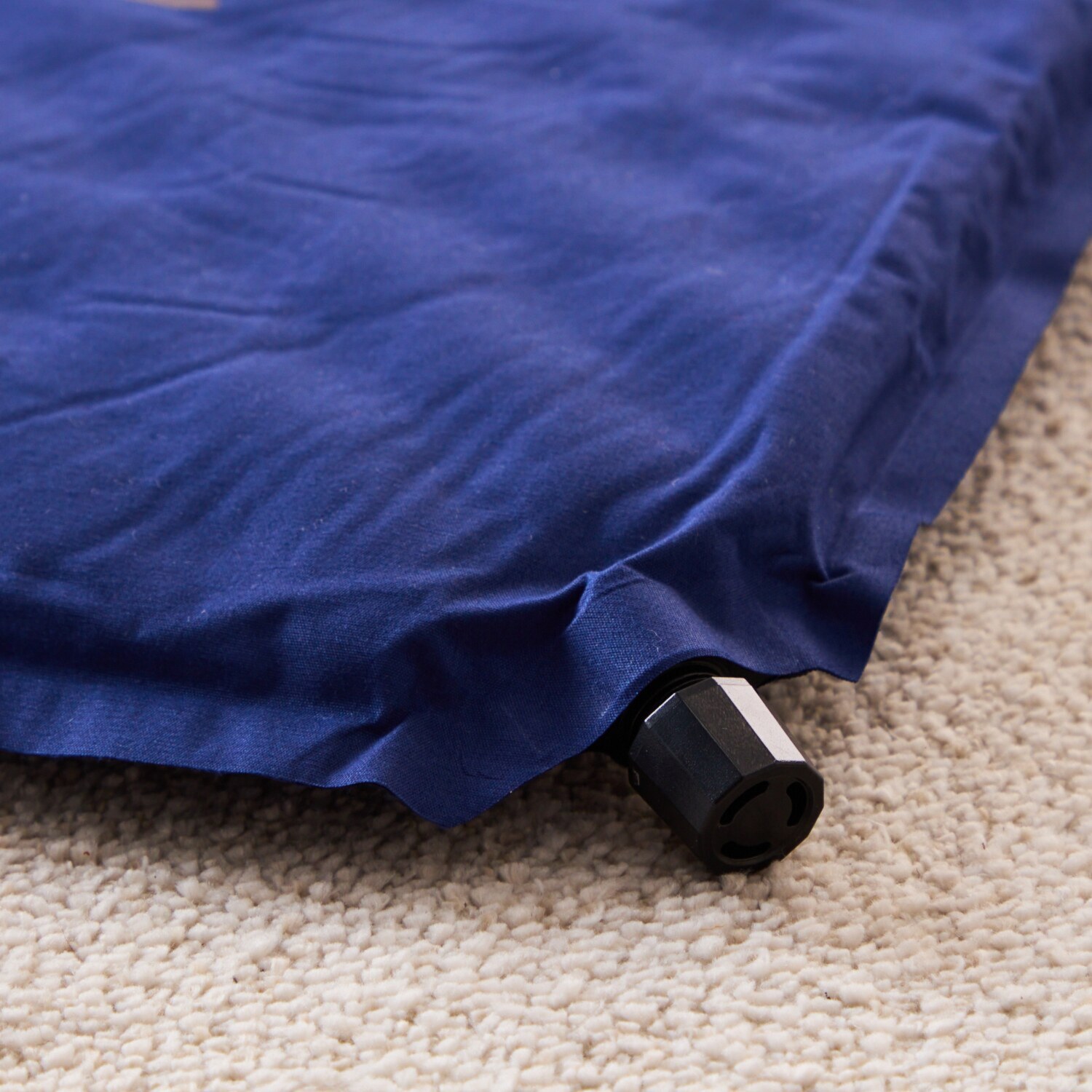 西川 ふとん屋さんが作った 防災マット “ネレリーフネオ”