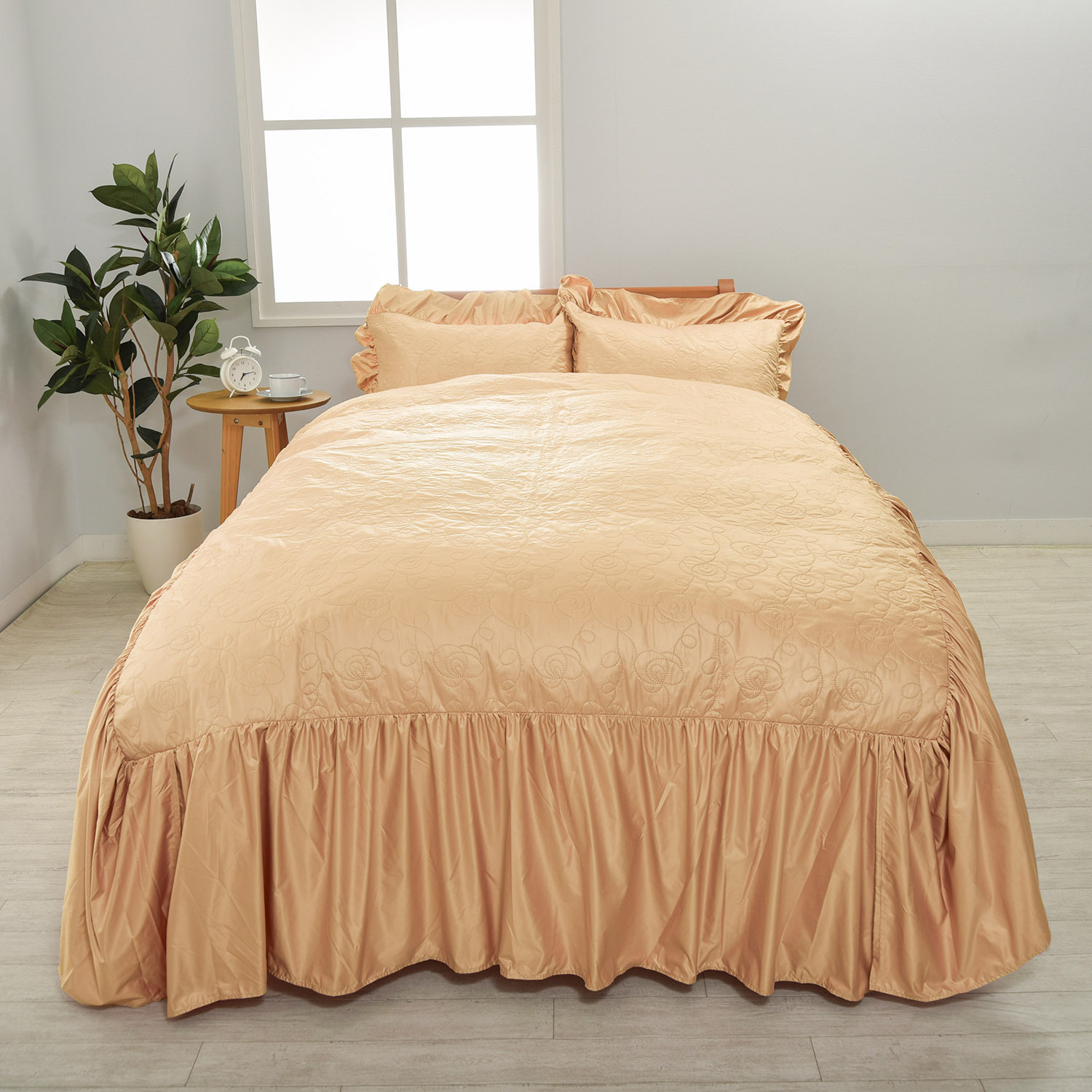 ｎｉｓｈｉｋａｗａ　西川 おふとんに掛けて 除湿・消臭・防カビ・抗菌 ローズ刺しゅう フリル付ベッドスプレッド ＜ダブル＞ 