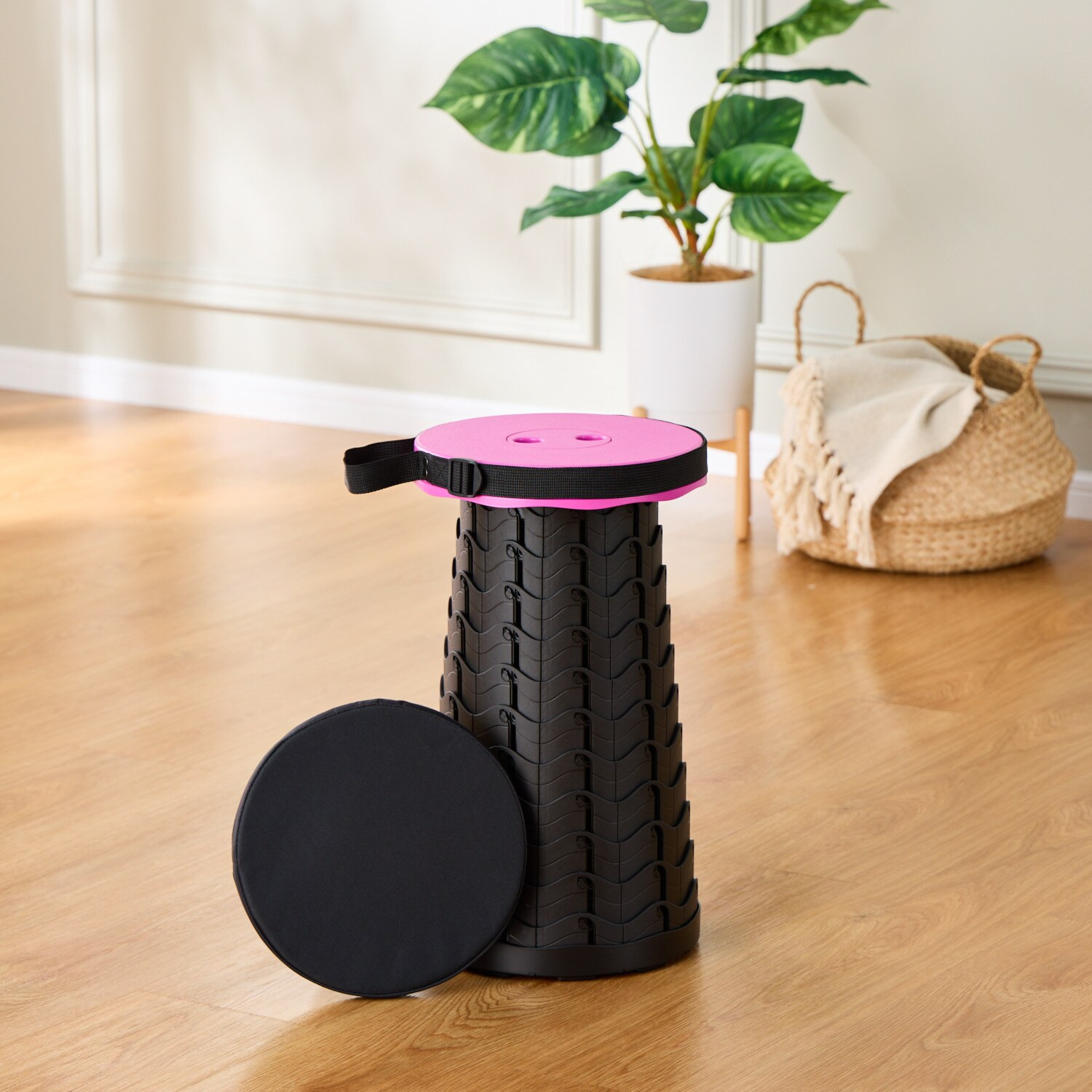 パッと出してサッと座れる １１段階高さ調整可能の のびのび コンパクトスツール 座面クッション付