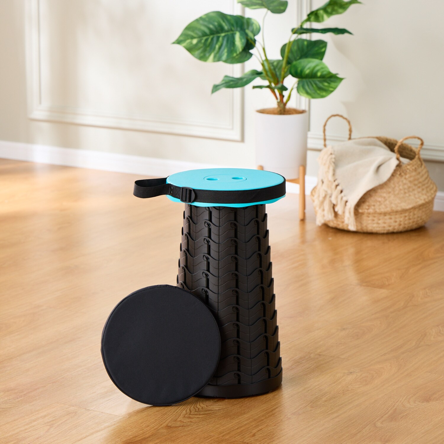 パッと出してサッと座れる １１段階高さ調整可能の のびのび コンパクトスツール 座面クッション付