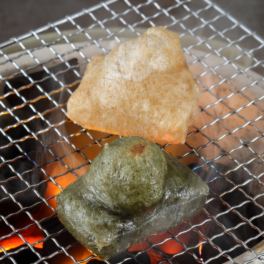 モチっと食感！ 秋田杵つき玄米餅（２種）