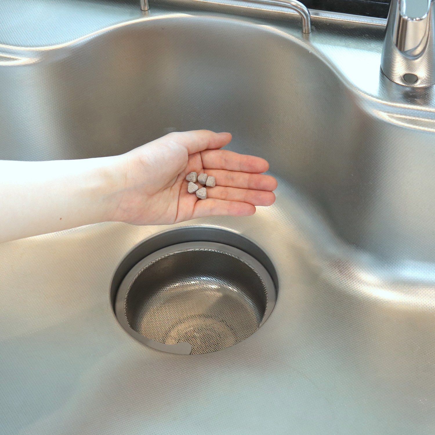 快適な暮らしのお手伝いを 排水管ヌメリ取り錠剤 Ｂ−ＳＯＬＶＥ