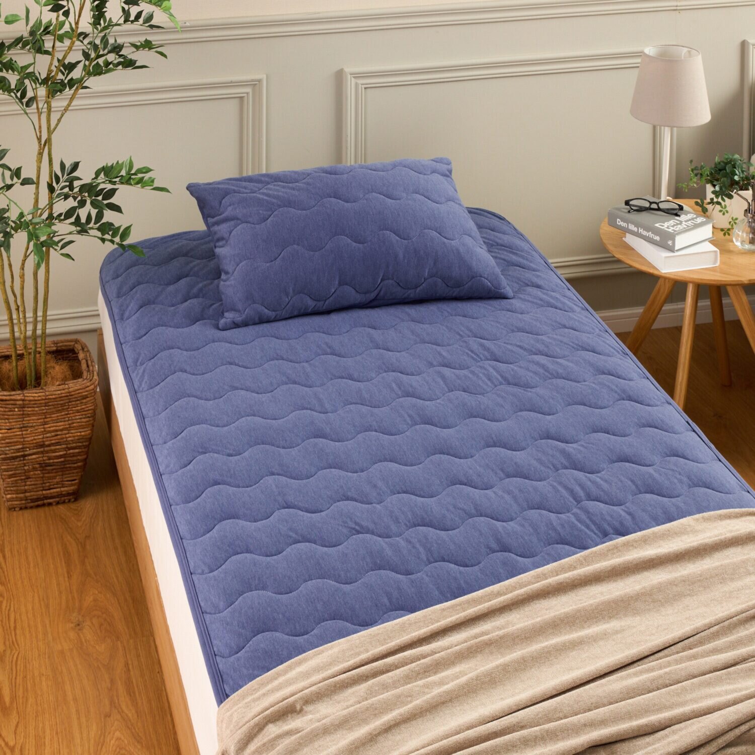 ｎｉｓｈｉｋａｗａ　西川 吸湿発熱生地であたたか ふわとろスフレほっと 敷きパッド ＜ダブル＞ 