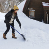 アシストハンドルで 立ったままラクラク除雪！ スノージョー ショベリューション