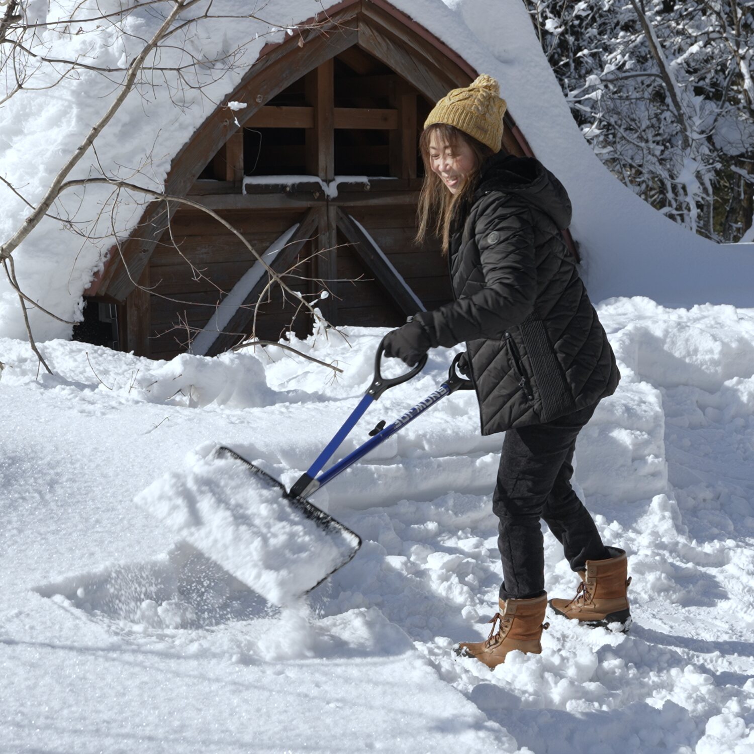 アシストハンドルで 立ったままラクラク除雪！ スノージョー ショベリューション