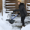 アシストハンドルで 立ったままラクラク除雪！ スノージョー ショベリューション