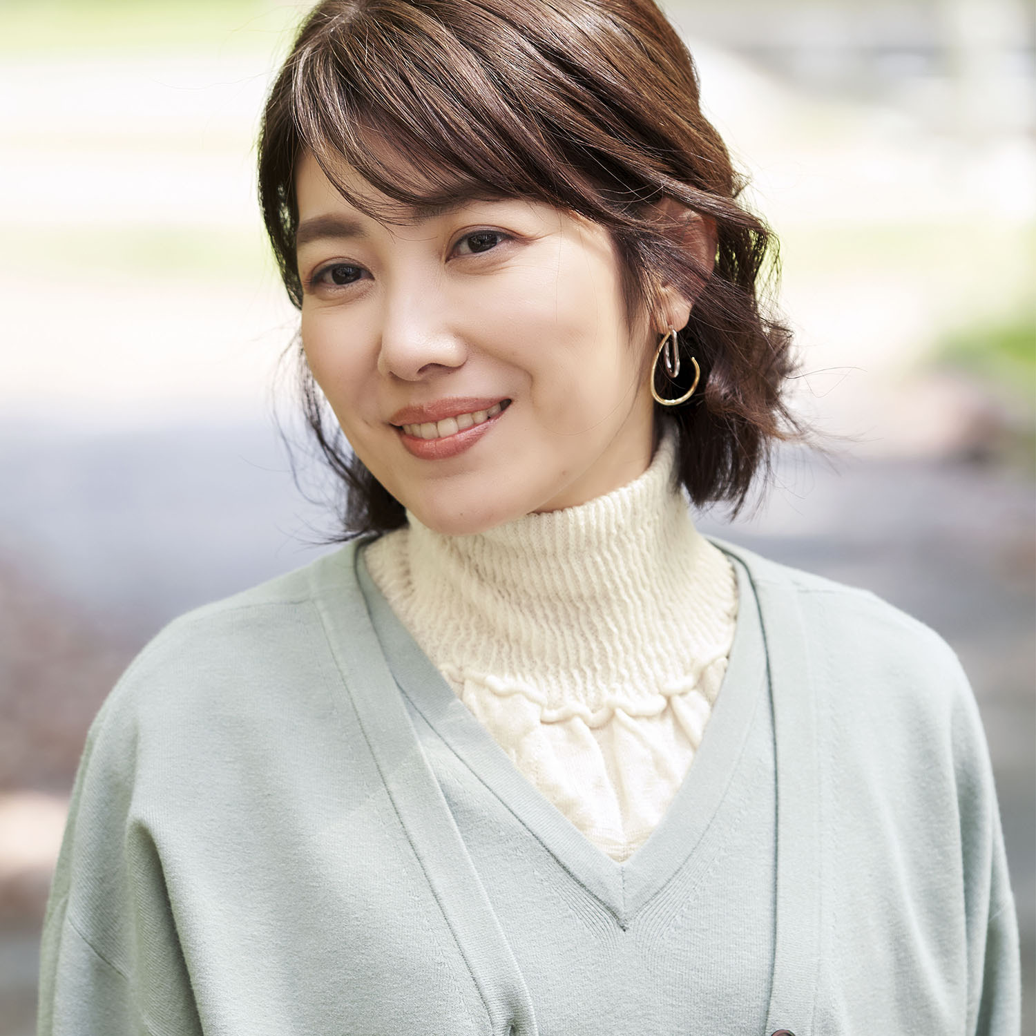 首回りをカバーして ぽかぽか！ 日本製 しっとり シルクネックカバー ２色セット 