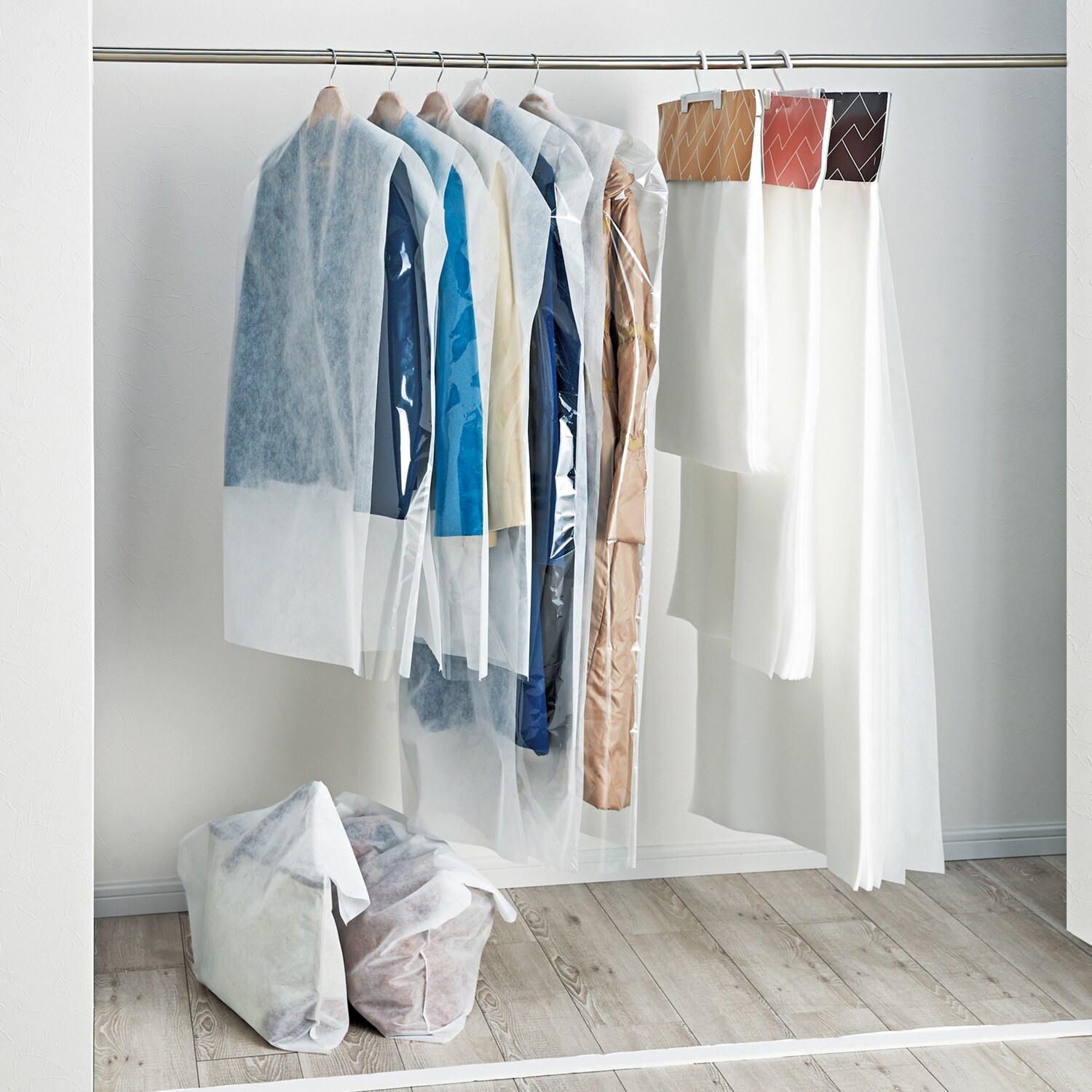 クラレトレーディング 消臭＆抗菌防臭！ ブロック式洋服カバー フィルム窓付き ＜ロング２２枚組＞