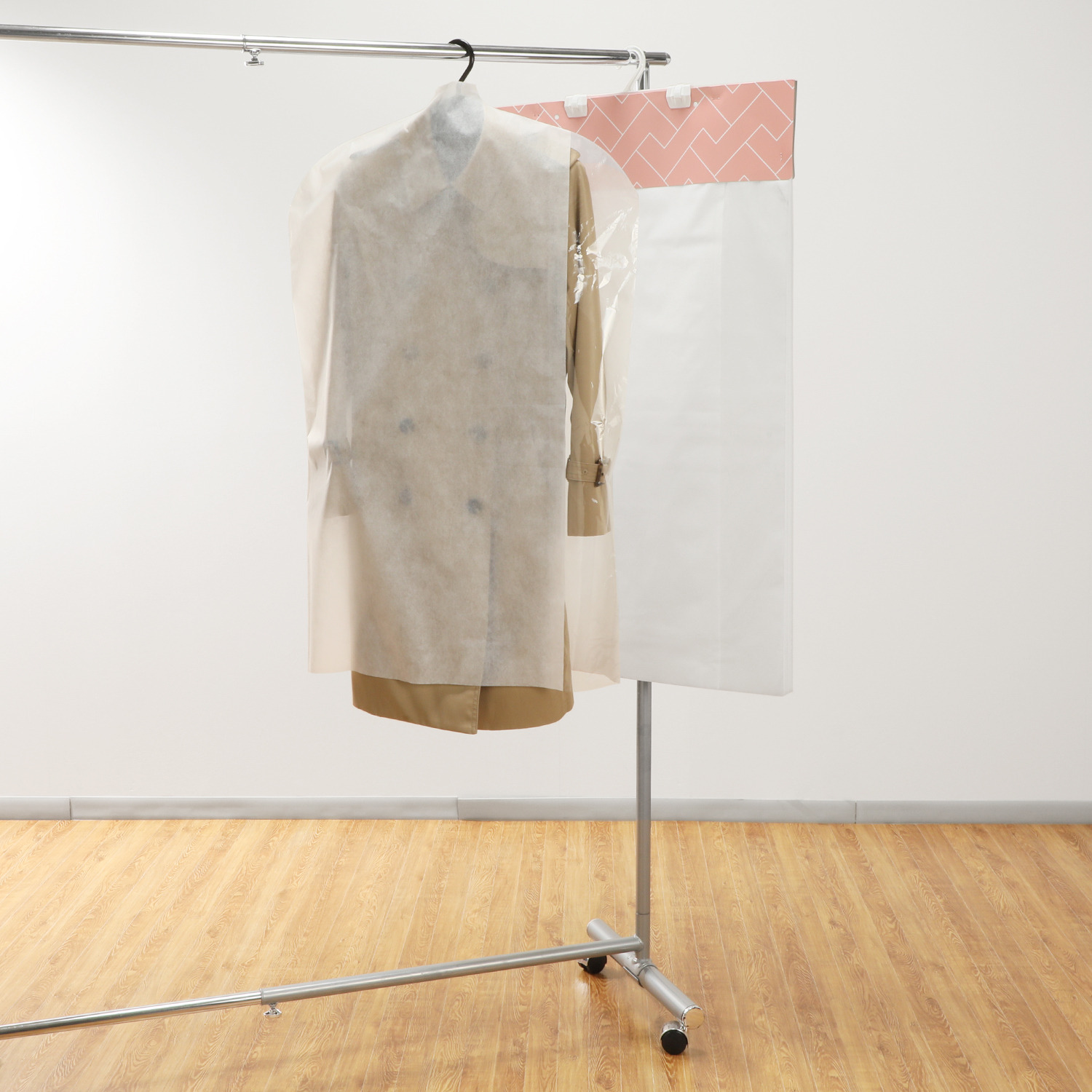 クラレトレーディング 消臭＆抗菌防臭！ ブロック式洋服カバー フィルム窓付き ＜ショート２７枚組＞