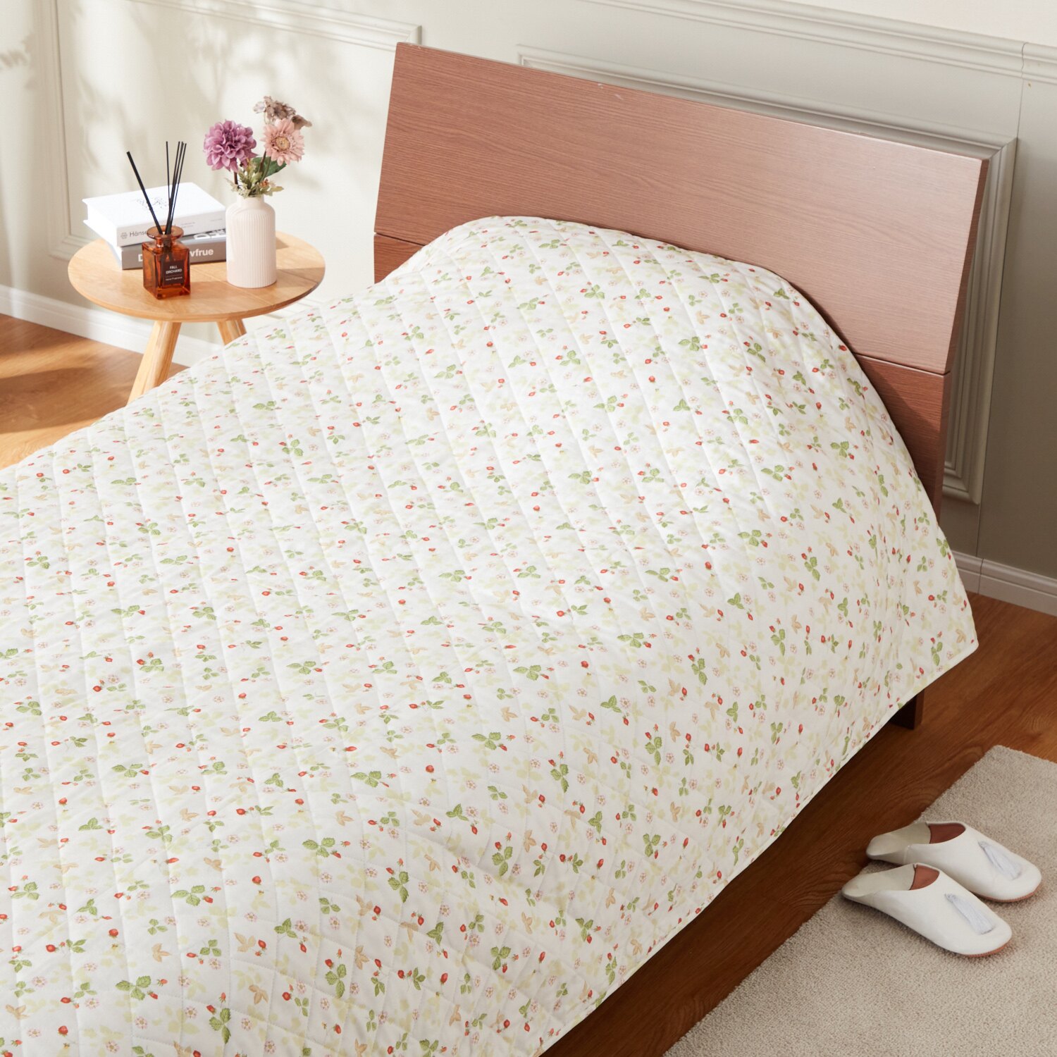 ウェッジウッド ワイルドストロベリー コットン１００％サテン ベッドスプレッド ＜シングル＞