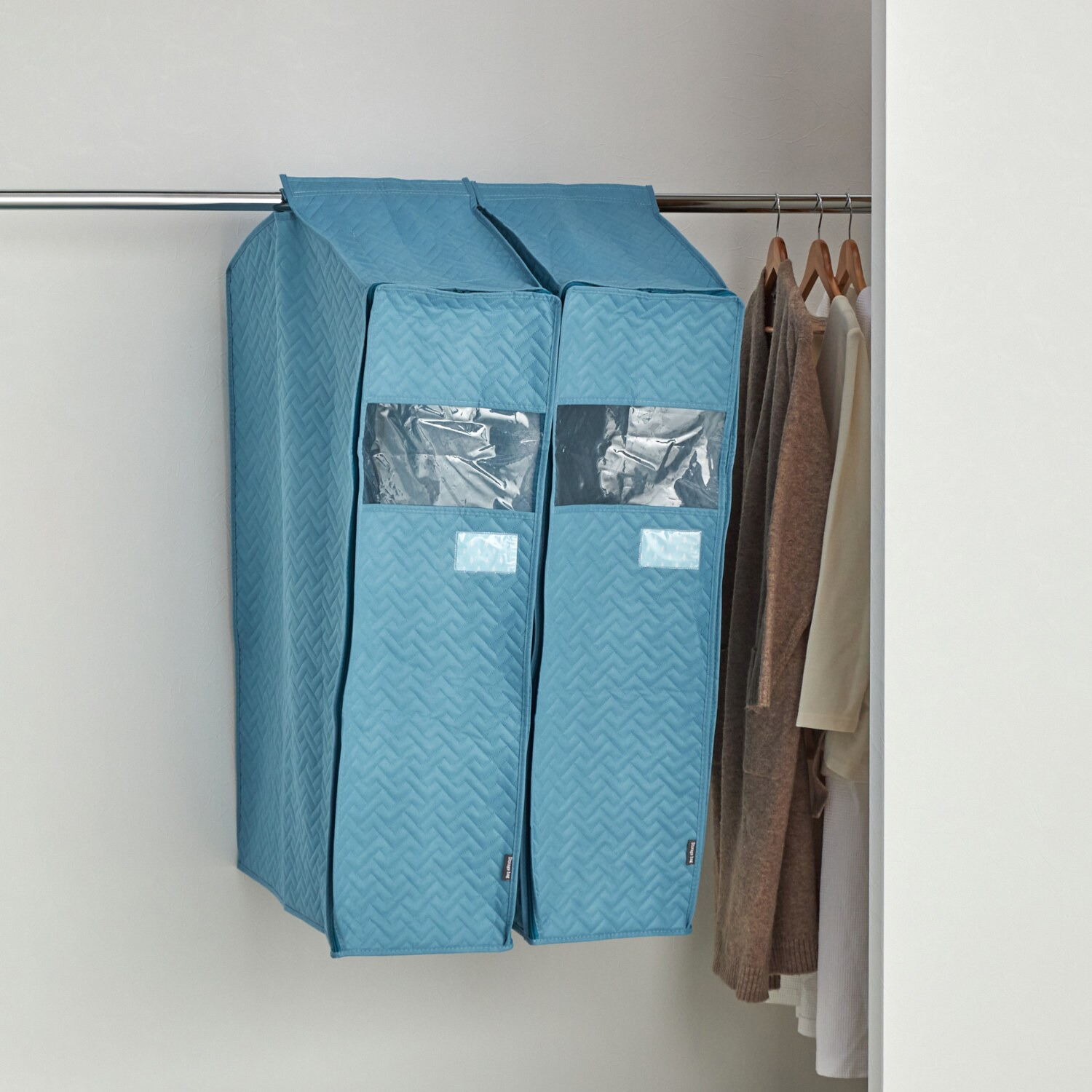 クラレトレーディング ダブルファスナー仕様で 洋服の出し入れ簡単 汚れ・ホコリ・花粉など しっかりブロック！ まとめて洋服カバー 同色２個セット ＜ショート＞ 