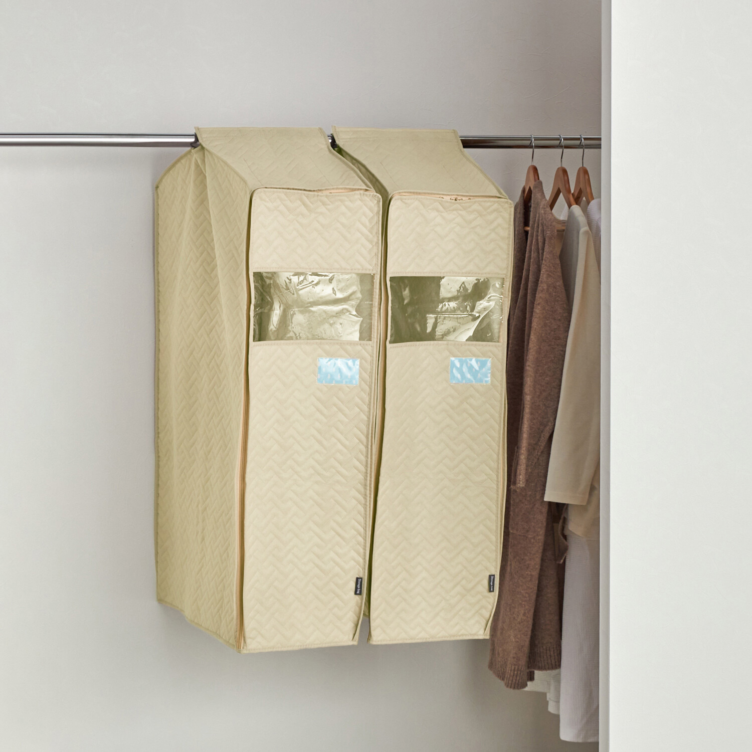 クラレトレーディング ダブルファスナー仕様で 洋服の出し入れ簡単 汚れ・ホコリ・花粉など しっかりブロック！ まとめて洋服カバー 同色２個セット ＜ショート＞ 