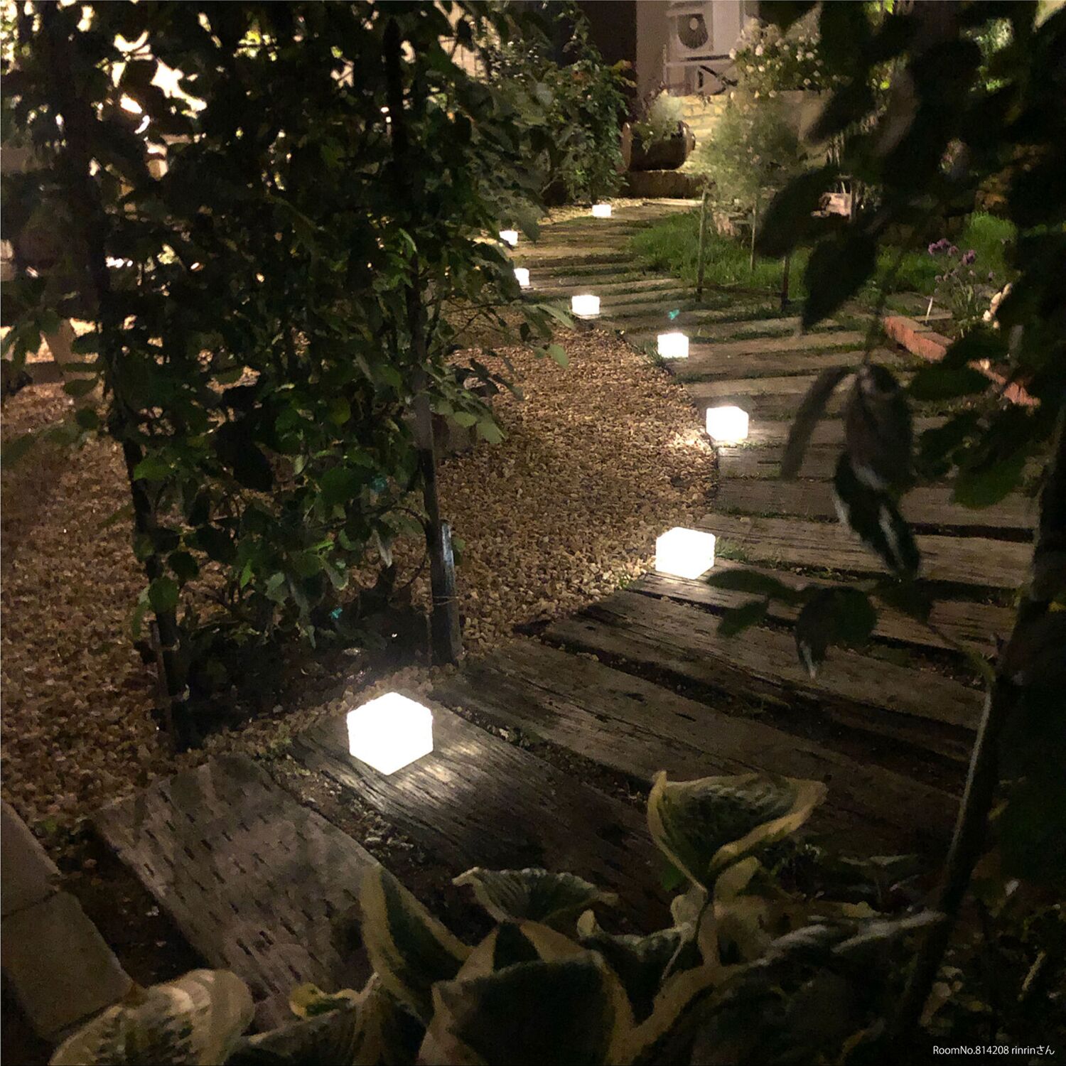 お庭やベランダを 手軽に美しくライトアップ ＬＥＤガーデンブリック ソーラーライト ピッコロ　４個セット ＜レギュラー＞