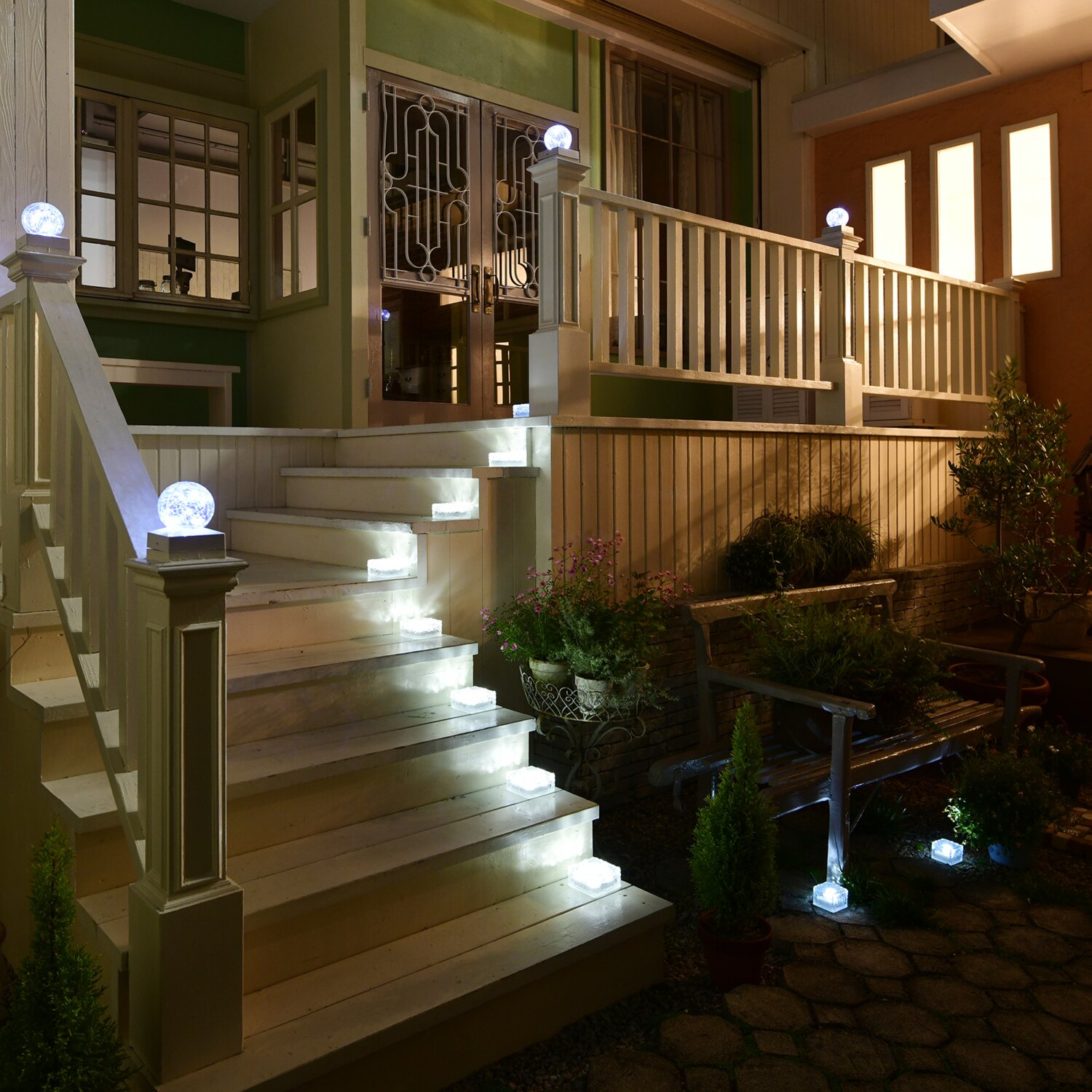 お庭やベランダを 手軽に美しくライトアップ ＬＥＤガーデンブリック ソーラーライト ピッコロ　４個セット ＜レギュラー＞