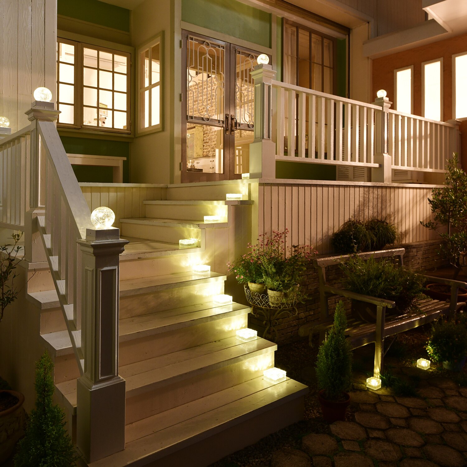 お庭やベランダを 手軽に美しくライトアップ ＬＥＤガーデンブリック ソーラーライト ピッコロ　４個セット ＜レギュラー＞