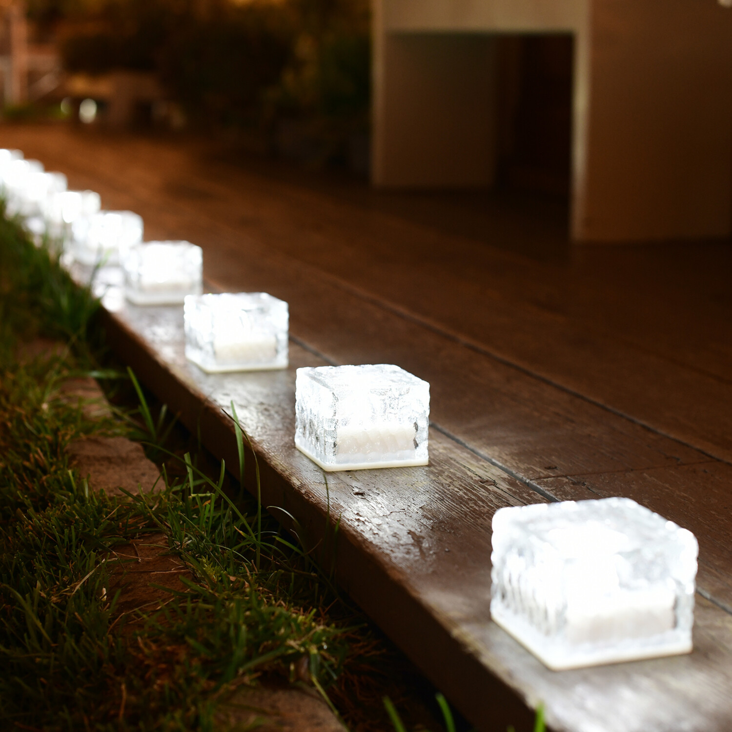 お庭やベランダを 手軽に美しくライトアップ ＬＥＤガーデンブリック ソーラーライト ピッコロ　４個セット ＜レギュラー＞