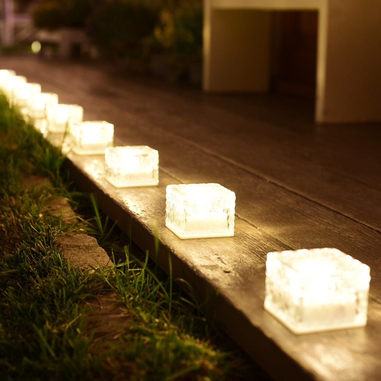 お庭やベランダを 手軽に美しくライトアップ ＬＥＤガーデンブリック ソーラーライト ピッコロ　４個セット ＜レギュラー＞