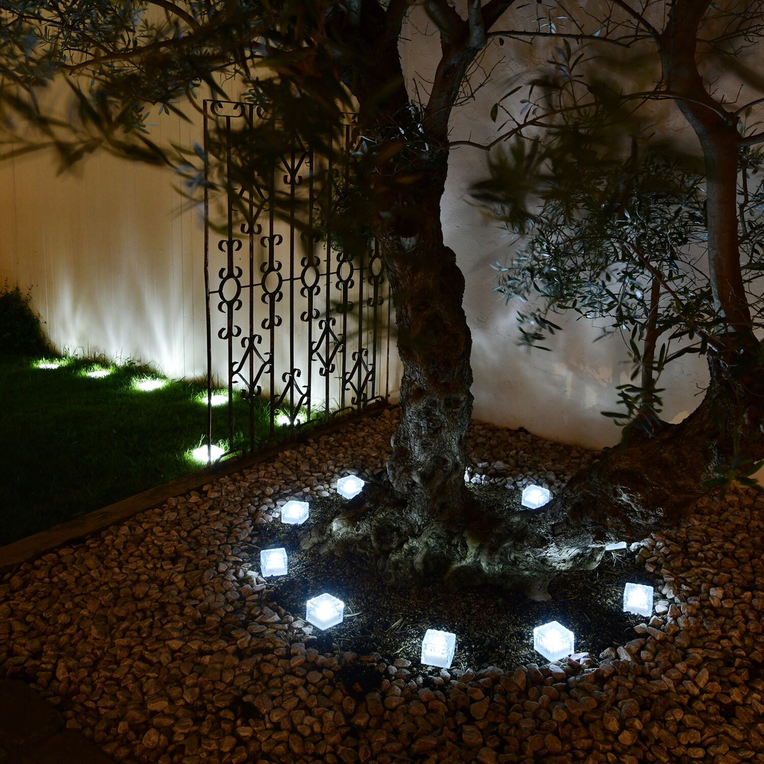 お庭やベランダを 手軽に美しくライトアップ ＬＥＤガーデンブリック ソーラーライト ピッコロ　４個セット ＜レギュラー＞