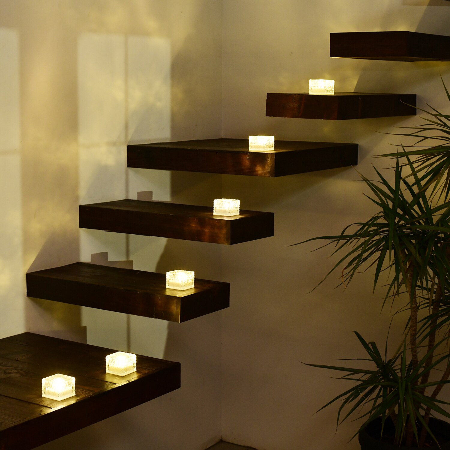 お庭やベランダを 手軽に美しくライトアップ ＬＥＤガーデンブリック ソーラーライト ピッコロ　４個セット ＜レギュラー＞