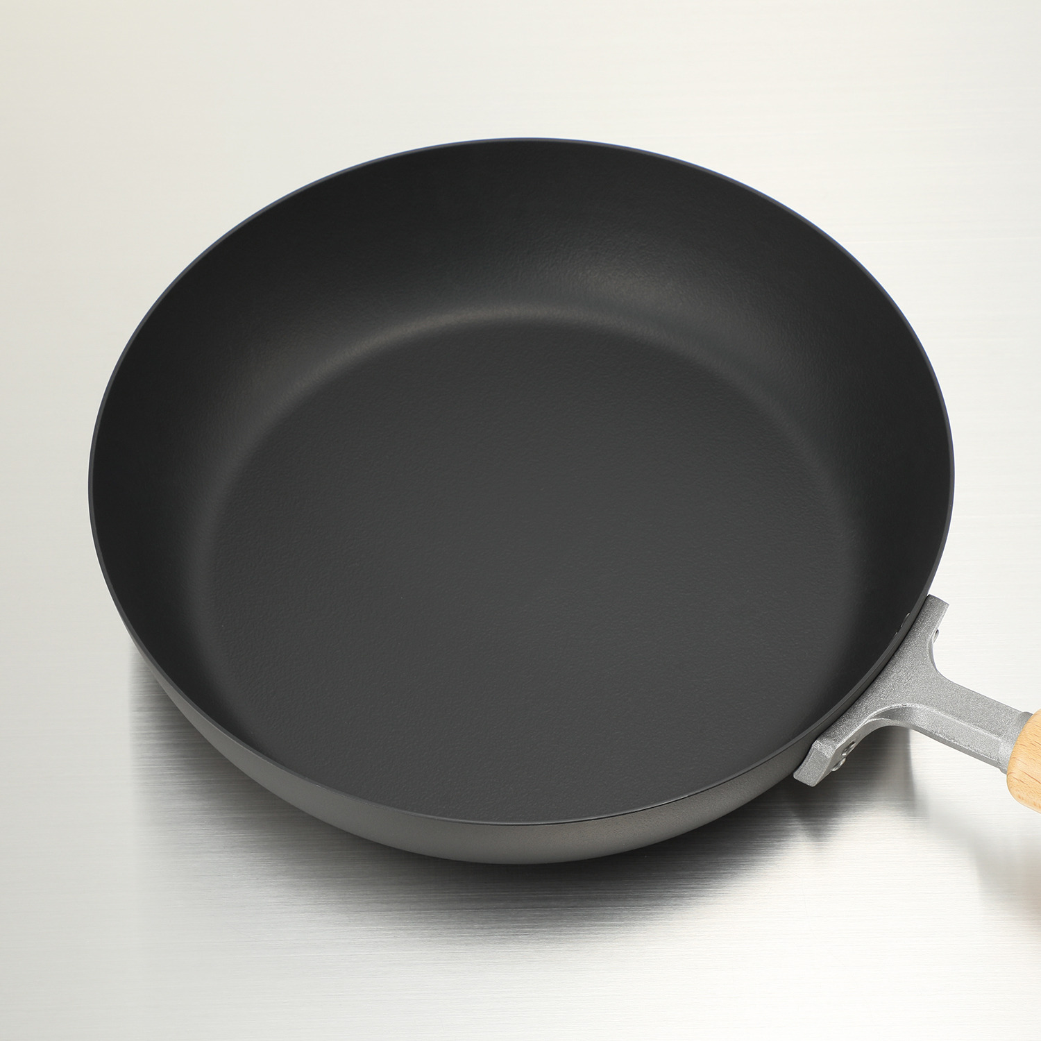 鉄鋼メーカー独自の 「マグマプレート」 鉄フライパン 蓋セット ＜２４ｃｍ＞