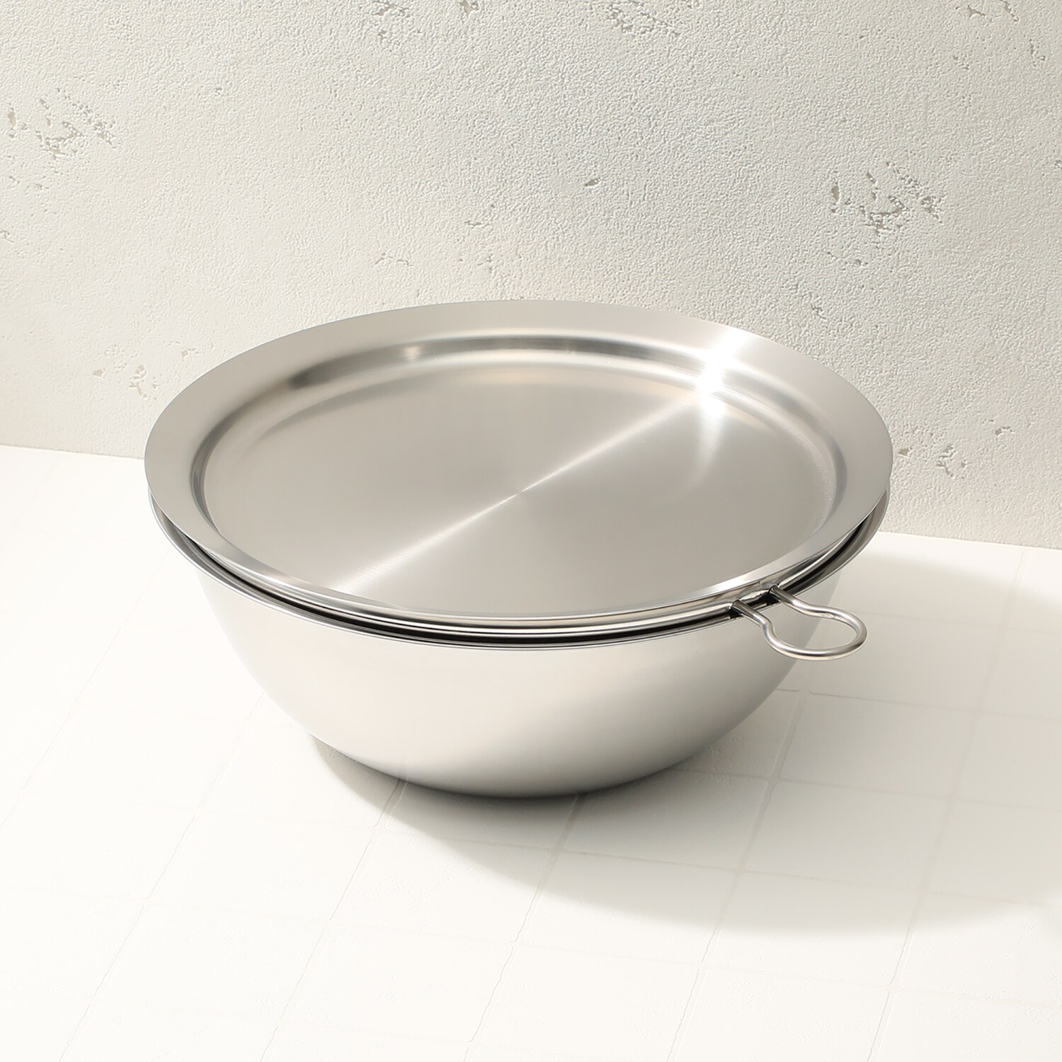 新越 丈夫で使いやすい！ フタ付ざるボウル ２５ｃｍ