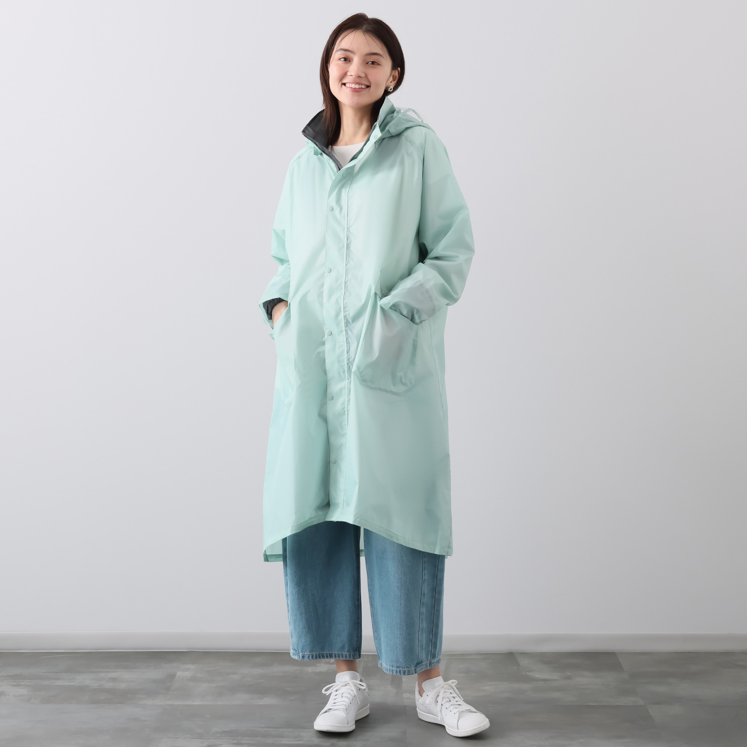 雨の日も快適に！ ヘルメットの上からも 着用できる嬉しい設計 機能性と着心地に とことんこだわった サイクルレインコート