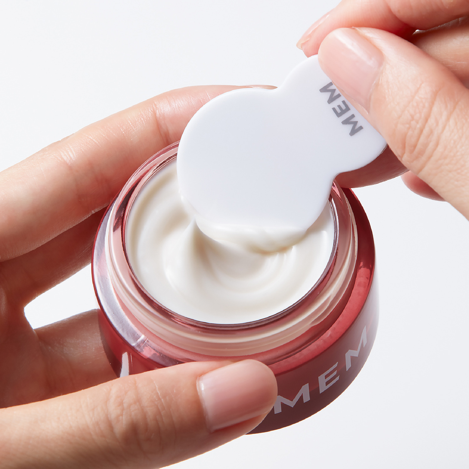 ＭＥＭ ７種のハリ成分＆ ４種のオイルを厳選配合！ 溶け込むようになじむ しっとり軽やかな使用感 エンリッチ　クリーム