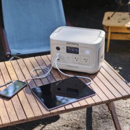 ジャクリ アウトドアや防災対策に！ ポータブル電源 ６００プラス ＪＥ−６００Ｃ