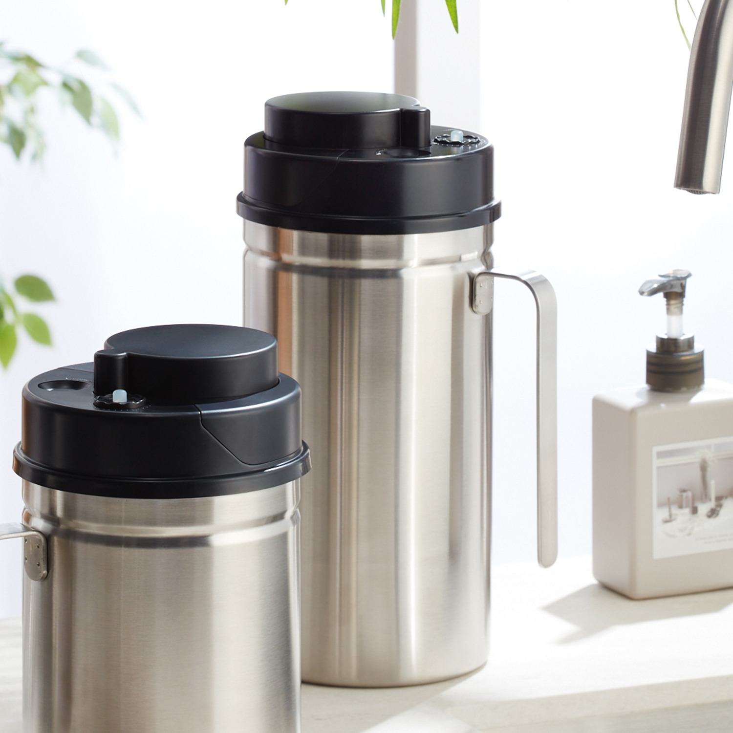 ビバライズ 嫌な臭いがもれにくい！ 一体型 真空ステンレスボックス ＜約２．４リットル＞