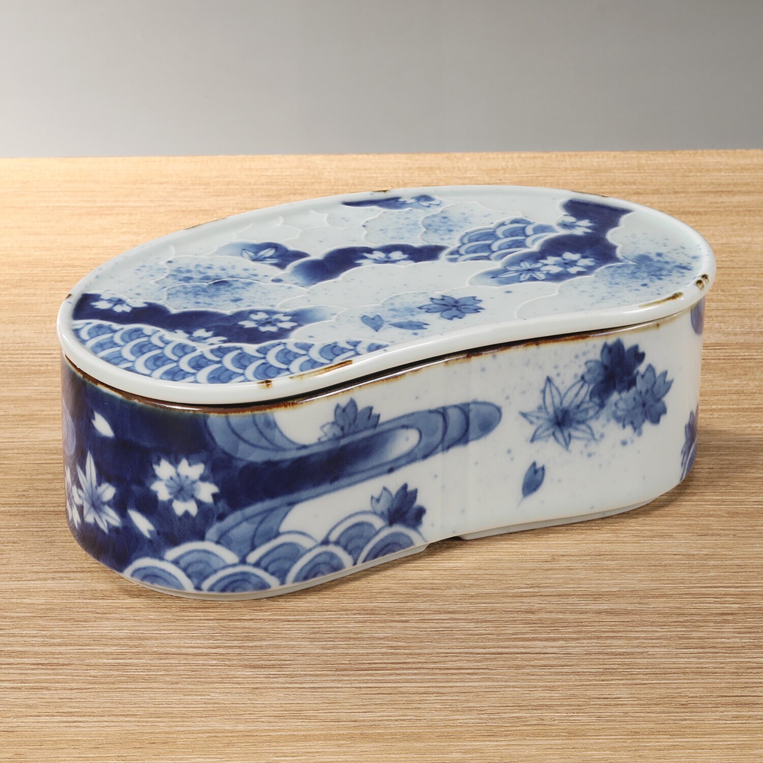 有田焼 染付春秋繭型蓋物