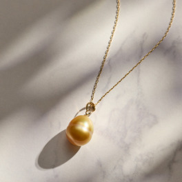 ジュペレ　ジョーヌ １８Ｋ＆１０Ｋ ゴールデン白蝶パール １粒ペンダントトップ