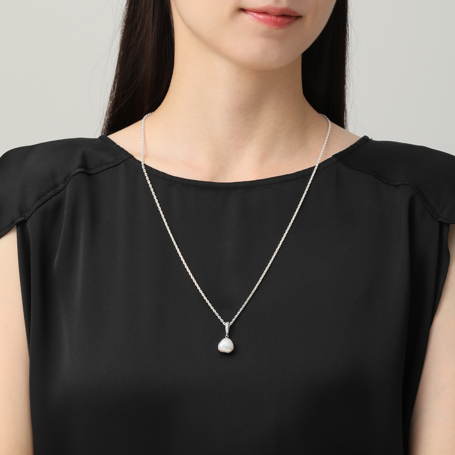 エアリーフェアリー 大粒淡水バロックパール＆ ＣＺ カラーチェーン ロングペンダント