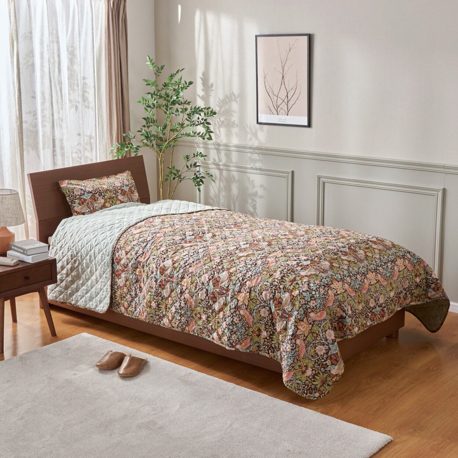 モリスギャラリー いちご泥棒 コットン１００％サテン リバーシブル ベッドスプレッド ＜シングル＞