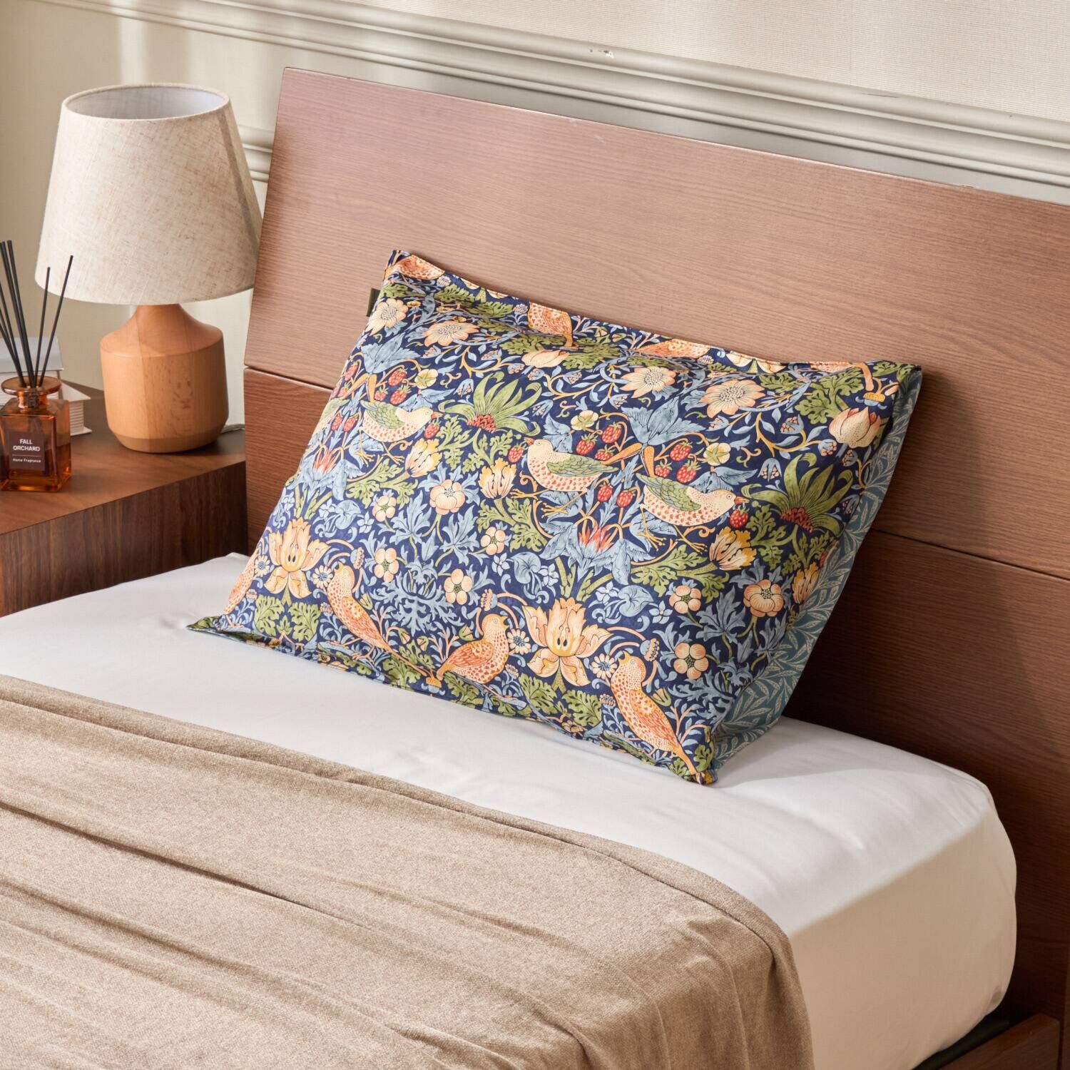 モリスギャラリー いちご泥棒 コットン１００％サテン リバーシブル ピローケース