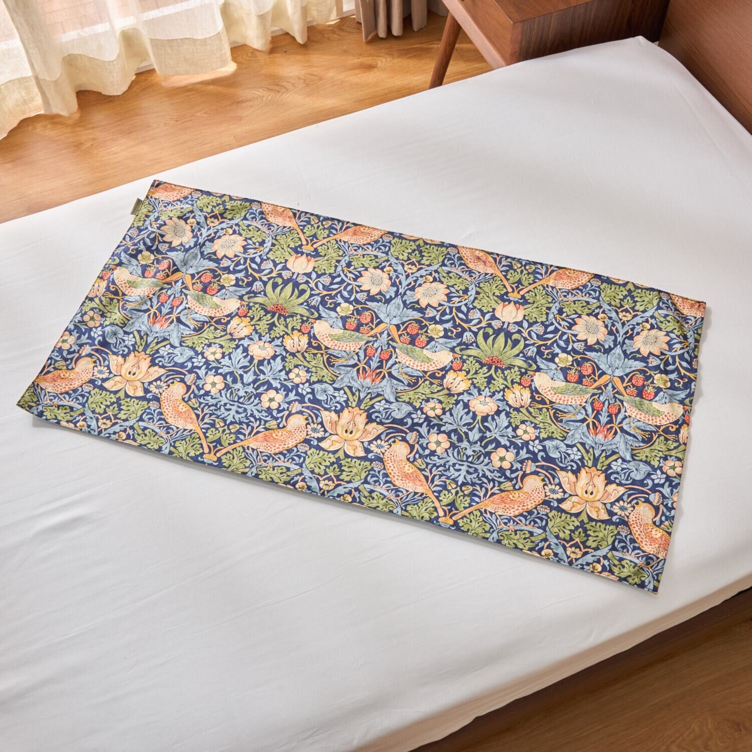 モリスギャラリー いちご泥棒 コットン１００％サテン リバーシブル ピローケース