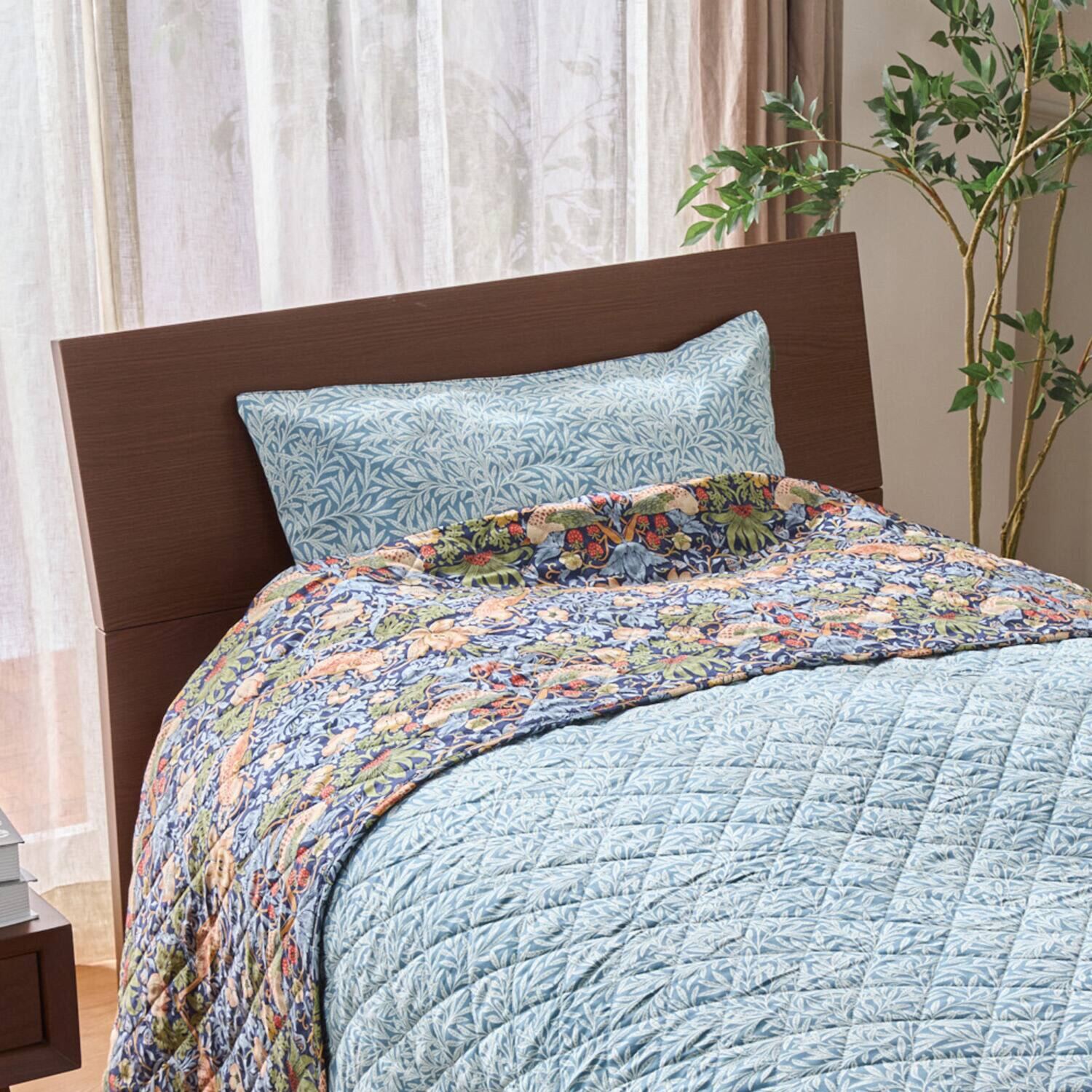 モリスギャラリー いちご泥棒 コットン１００％サテン リバーシブル ピローケース