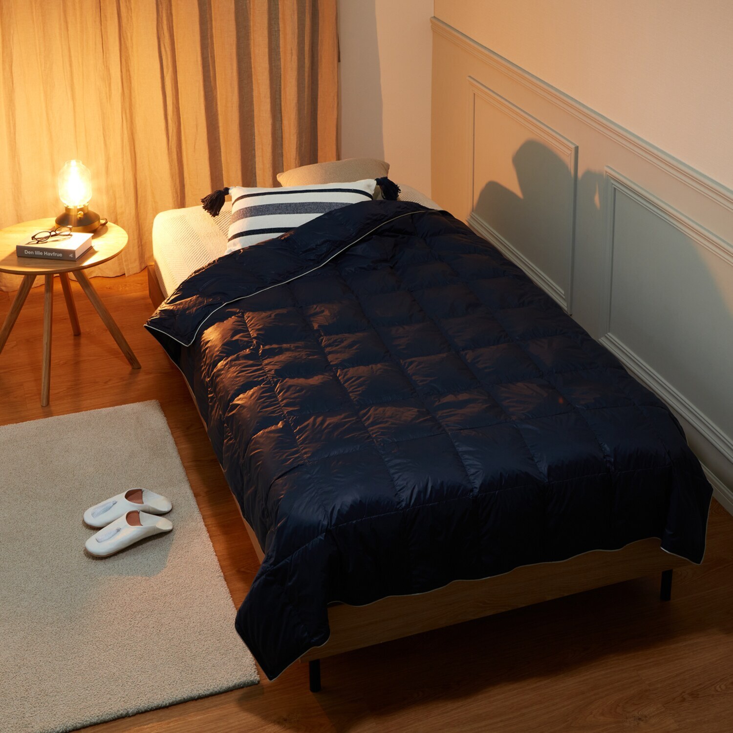 モスコビーリッチダウン 軽い・薄い・コンパクト！ 持ち運べるマルチユースな モバイルダウンキルト