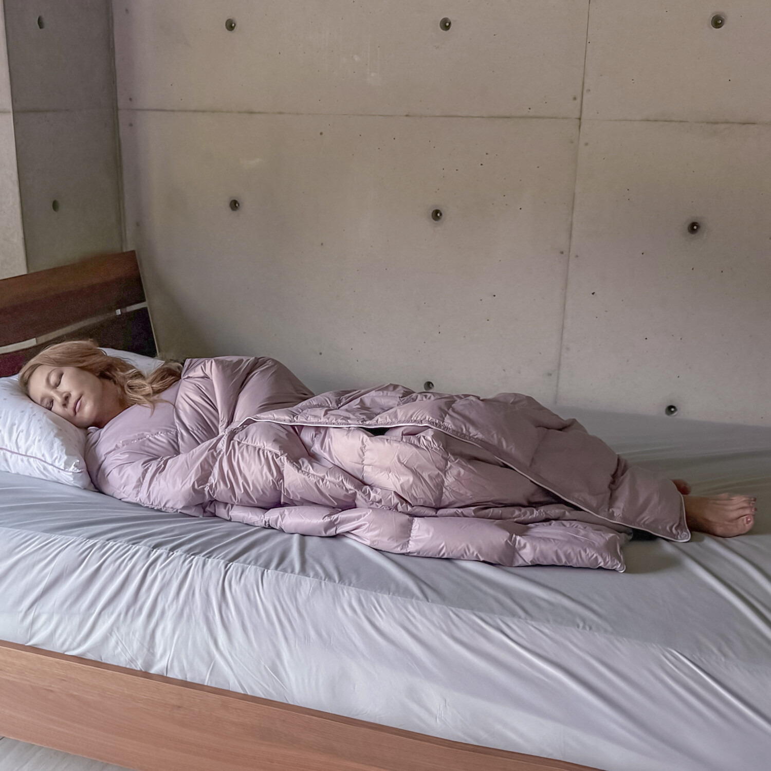 モスコビーリッチダウン 軽い・薄い・コンパクト！ 持ち運べるマルチユースな モバイルダウンキルト