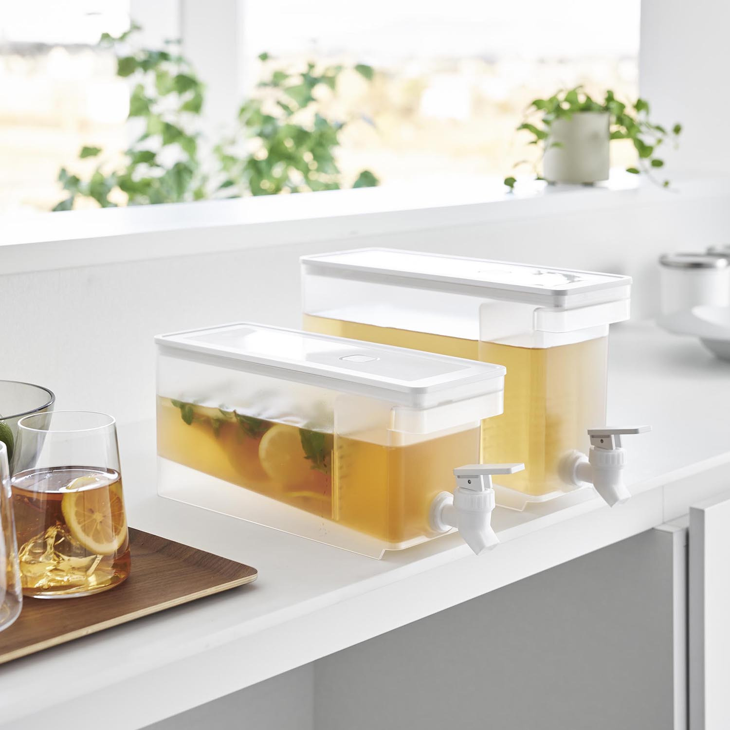 山崎実業　タワー 傾斜構造で最後まで 注ぎやすい！ 冷蔵庫ドリンクサーバー ２個セット ＜２．８リットル＞