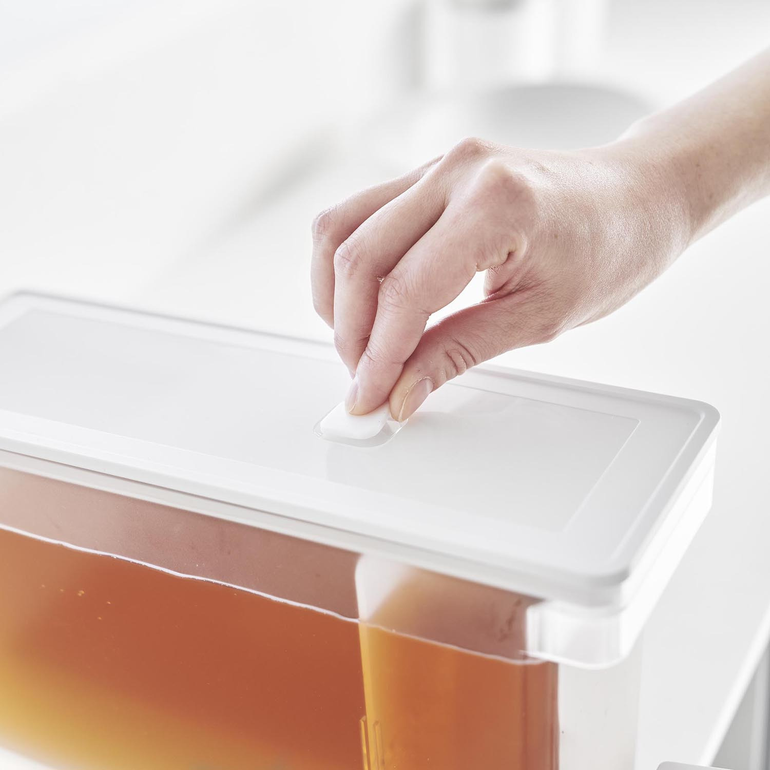 山崎実業　タワー 傾斜構造で最後まで 注ぎやすい！ 冷蔵庫ドリンクサーバー ２個セット ＜２．８リットル＞