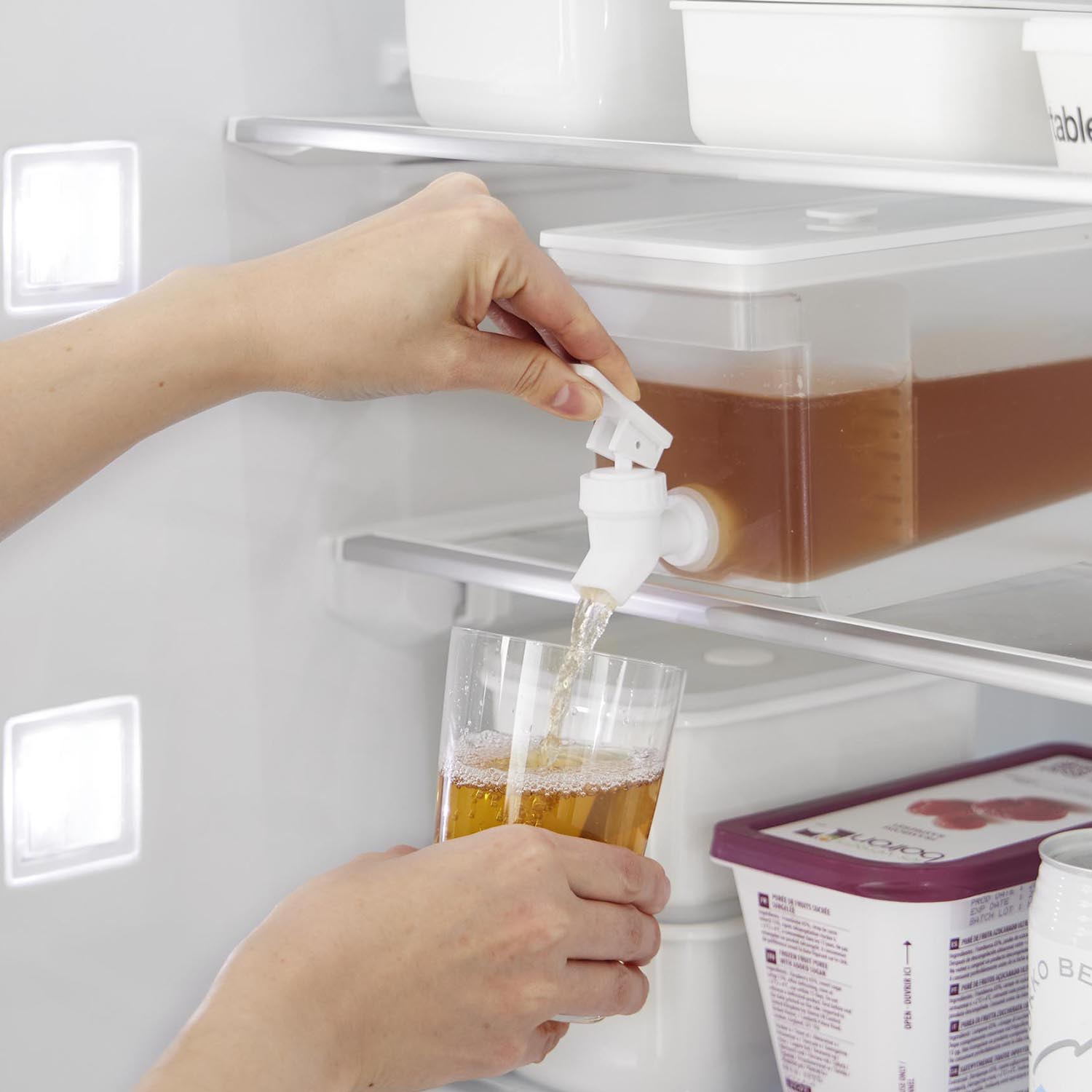 山崎実業　タワー 傾斜構造で最後まで 注ぎやすい！ 冷蔵庫ドリンクサーバー ２個セット ＜１．８リットル＞