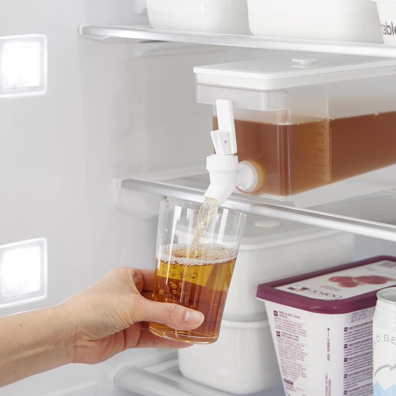 山崎実業　タワー 傾斜構造で最後まで 注ぎやすい！ 冷蔵庫ドリンクサーバー ２個セット ＜１．８リットル＞