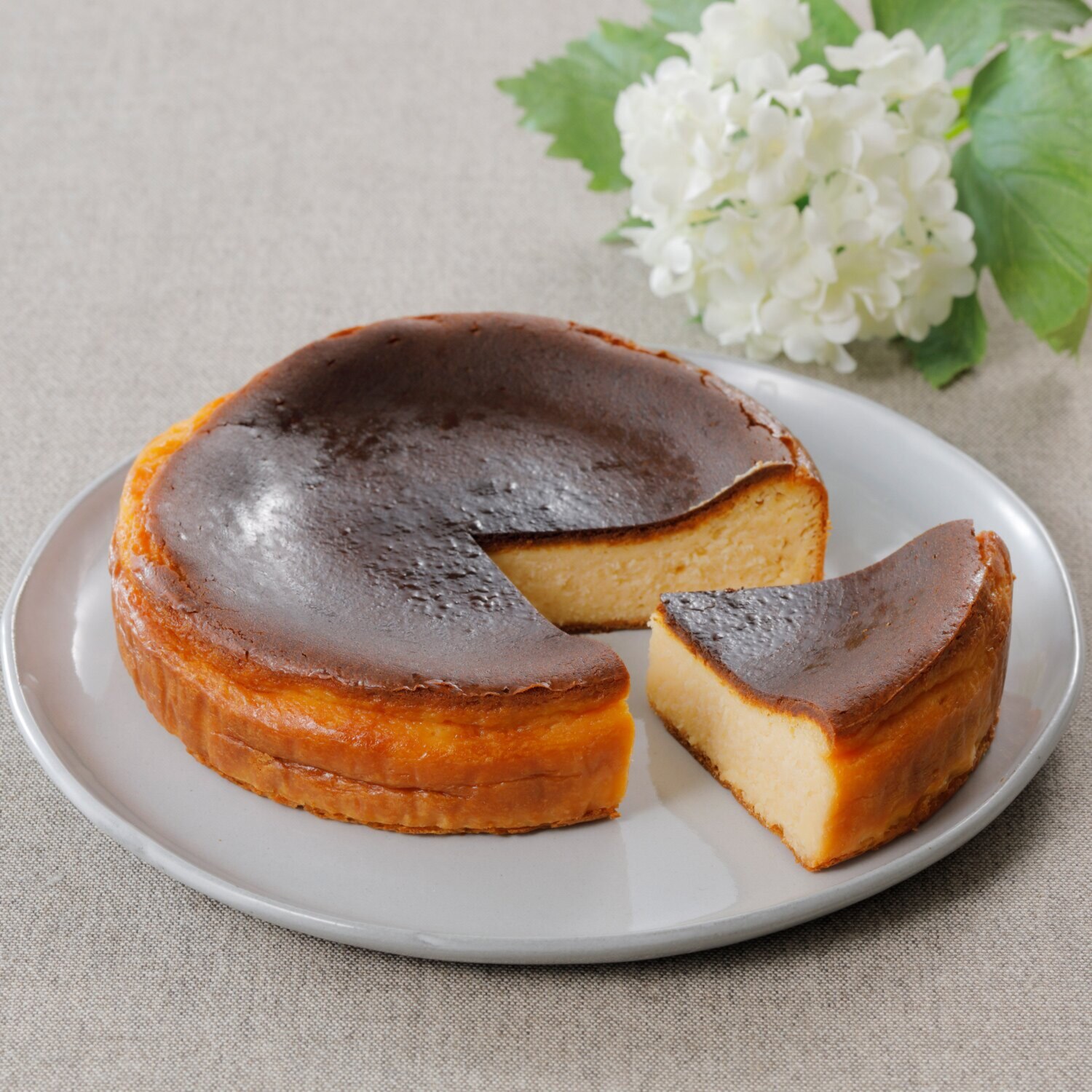 星付きフレンチレストラン ナベノイズム 濃厚バスクチーズケーキ