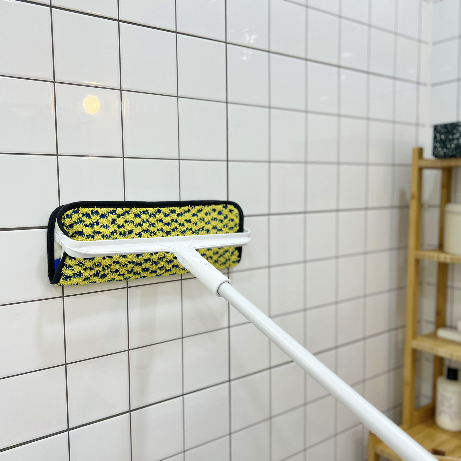 回転ヘッドと 特殊なモップで 拭きも掃きも 高所も低所も 部屋中掃除これ一本！ マジックブルームモップ 特別セット